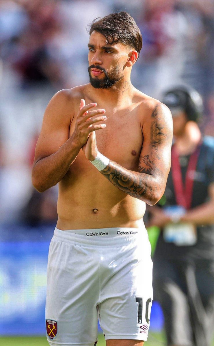 Saulooputao's tweet photo. Uma gozada depois do jogo. 
Jogador P@quetá é um gostoso do caralho.
#copa #brotheragemheteroㅤㅤ #brotheragemㅤㅤ #gozada #punheta https://t.co/Jwgid5X12X
