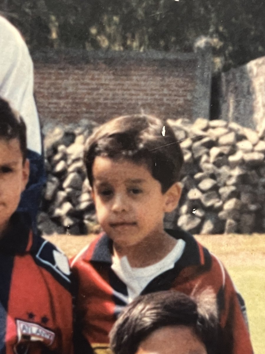 ciudadruinas's tweet photo. @Atlante 💙 Desde la cuna, mi jefe me puso la playera azulgrana y nunca me la quite. A finales de los 90s jugué en sus fuerzas básicas. La madrugada de un sábado, sin ganas de levantarme pero motivado por mi padre, asistí al juego que teníamos. Ese día le regalé un hat trick a mi viejo ❤️ https://t.co/m2iJGT97f2