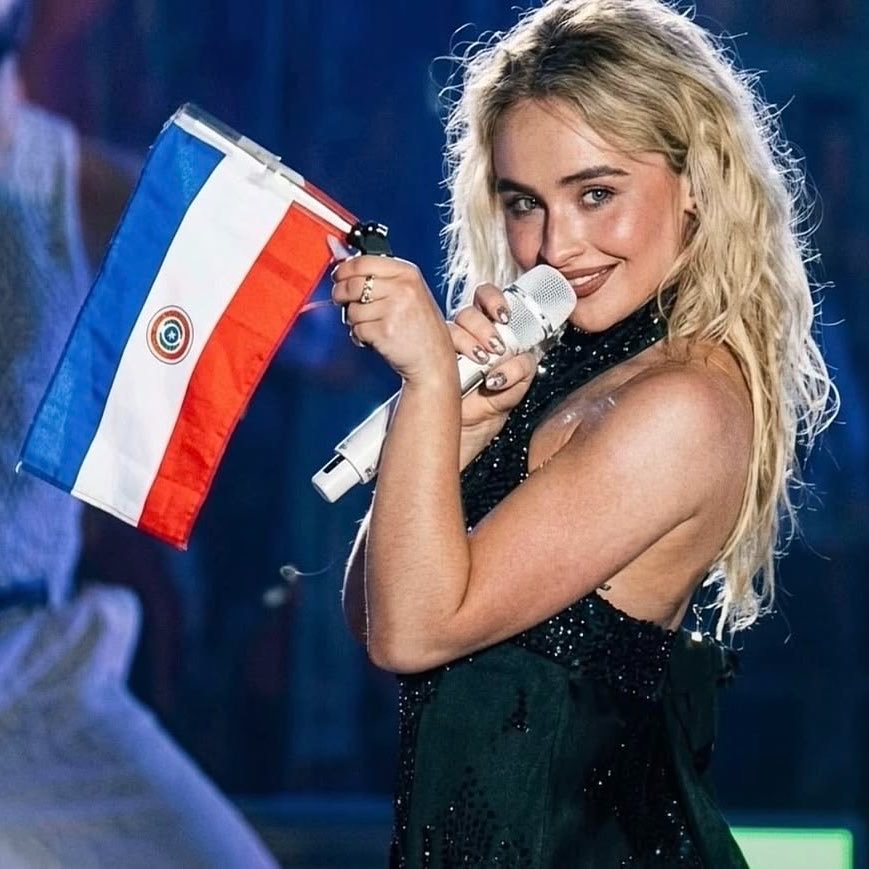 exhalebillie's tweet photo. FELICIDADES PARAGUAY, LO FESTEJAN SABRINA Y BILLIE https://t.co/qglCvEQaCV