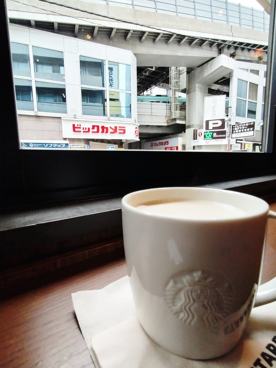 cyitaro's tweet photo. 朝のおさんぽ。
スキマから電車が見えるいつものカウンター。 https://t.co/2CDZcQ04Yn