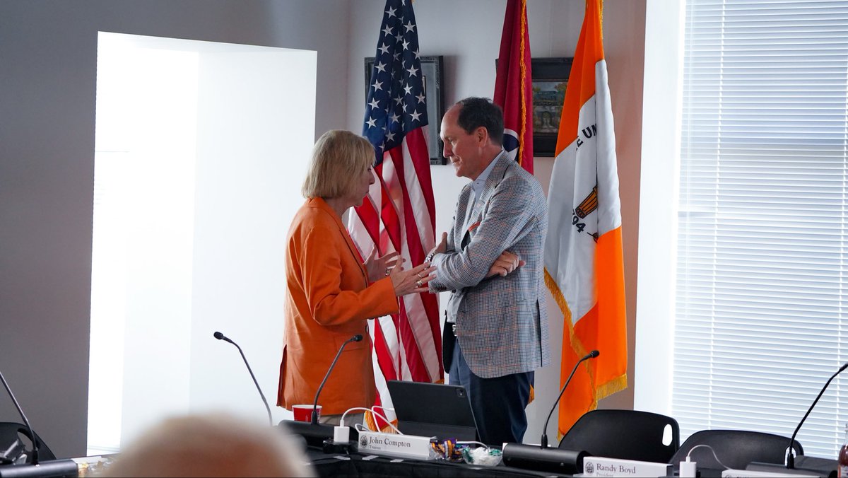 DondePlowman's tweet photo. Had a great afternoon at @UT_Southern for the first day of our UT Board of Trustees meeting. As @UTKnoxville reaches the next level as a university, I am grateful for the steadfast support of our trustees. It's a great time to be a Tennessee Vol. #LeadershipMatters https://t.co/KRhxUaDIJT
