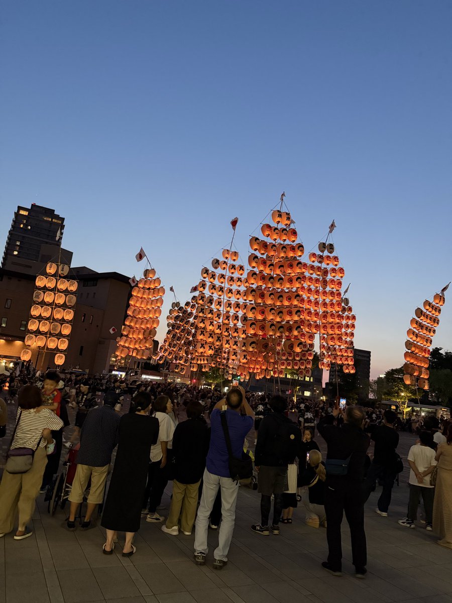behappy210801's tweet photo. おはようございます。
先週末に秋田の夏祭り竿燈の公開練習を見学出来ました。すると昨日桟敷席の設置が始まっており夏を一気に感じた職員でしたー🏮

8月3日から6日の予定で行われます。
是非お越し下さい🤗

#就労継続支援B型　#パソコン https://t.co/wdR8Mbch4F