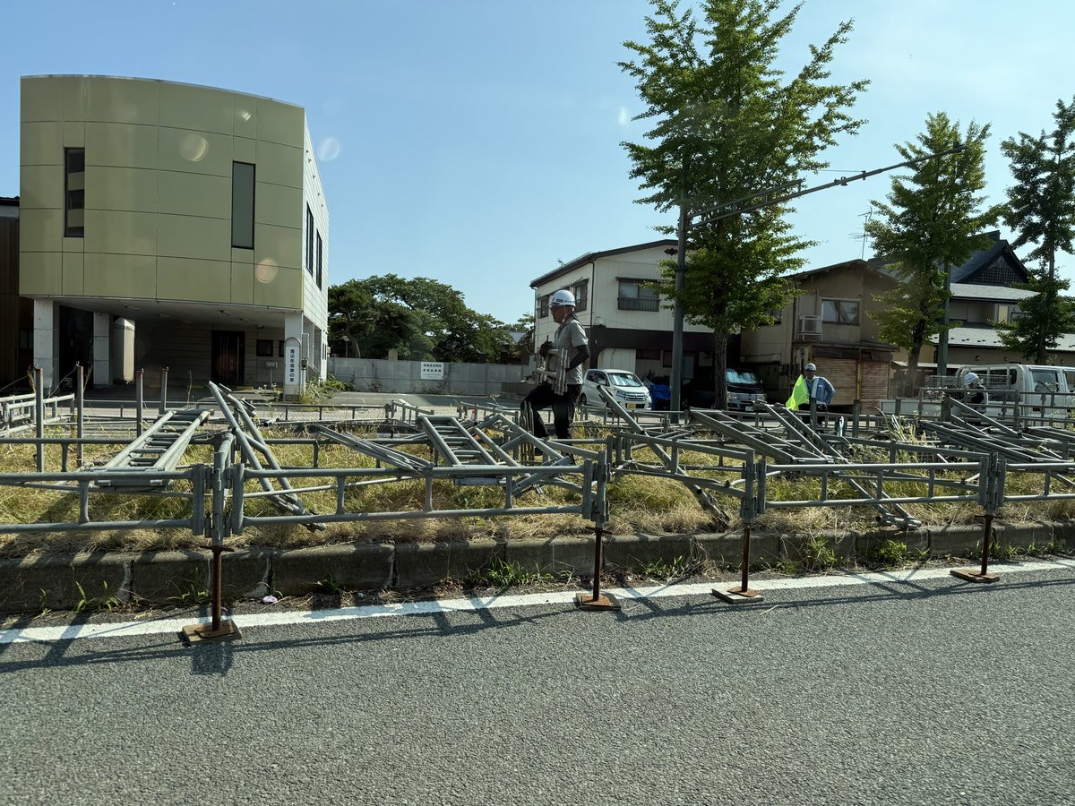 behappy210801's tweet photo. おはようございます。
先週末に秋田の夏祭り竿燈の公開練習を見学出来ました。すると昨日桟敷席の設置が始まっており夏を一気に感じた職員でしたー🏮

8月3日から6日の予定で行われます。
是非お越し下さい🤗

#就労継続支援B型　#パソコン https://t.co/wdR8Mbch4F