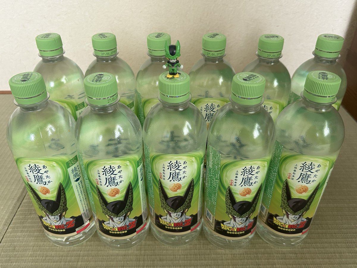 222_RETURN's tweet photo. 私がセル大好きなので、母が沢山買ってきてくれましたが、流石に多すぎる笑

もう11本目です🍵🍵🍵
ポーチも👍

ペットボトルはずっと飾っておきます✨️
和風な部屋なので似合いますね🌱
カエルも飼育しているので、部屋の水分がさらに増えました

#ドラゴンボール
#セル https://t.co/ldLnzBX3fz