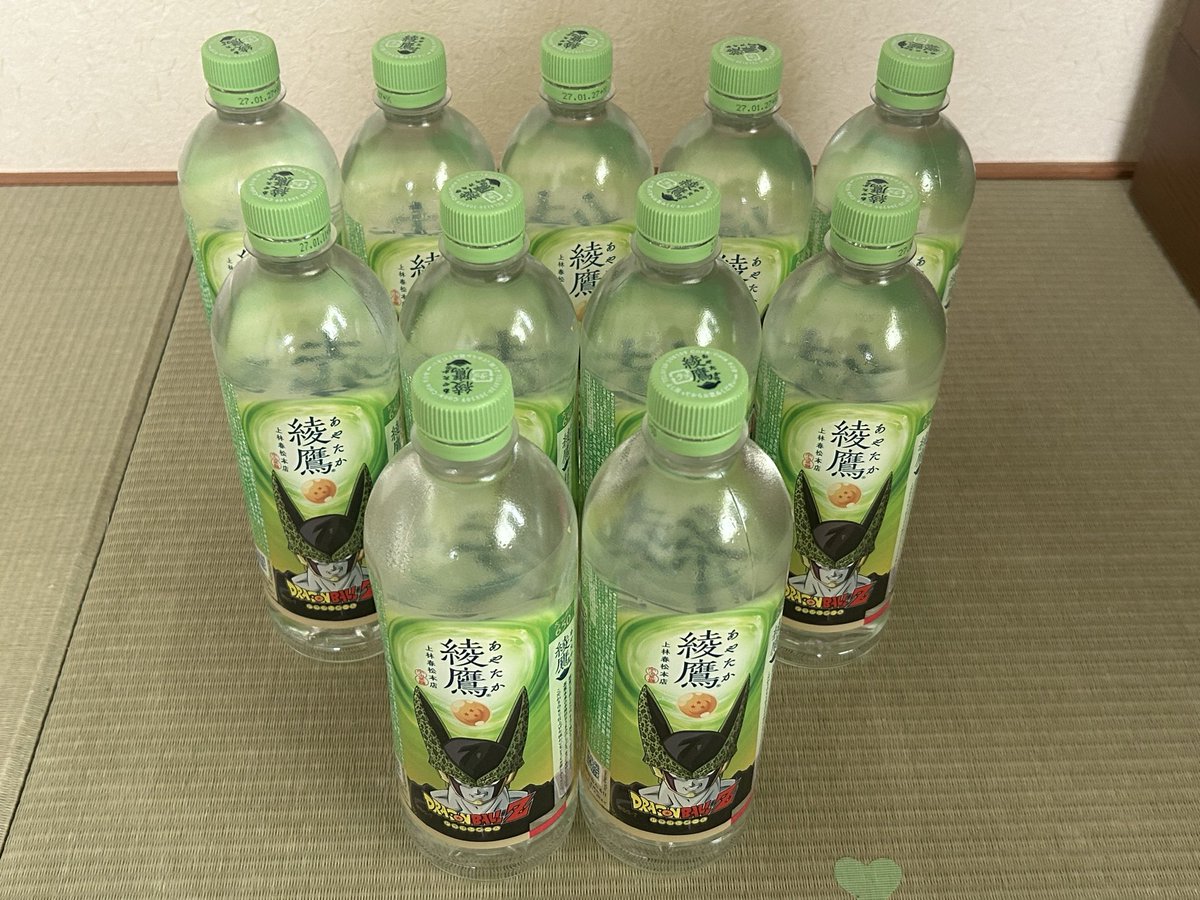222_RETURN's tweet photo. 私がセル大好きなので、母が沢山買ってきてくれましたが、流石に多すぎる笑

もう11本目です🍵🍵🍵
ポーチも👍

ペットボトルはずっと飾っておきます✨️
和風な部屋なので似合いますね🌱
カエルも飼育しているので、部屋の水分がさらに増えました

#ドラゴンボール
#セル https://t.co/ldLnzBX3fz