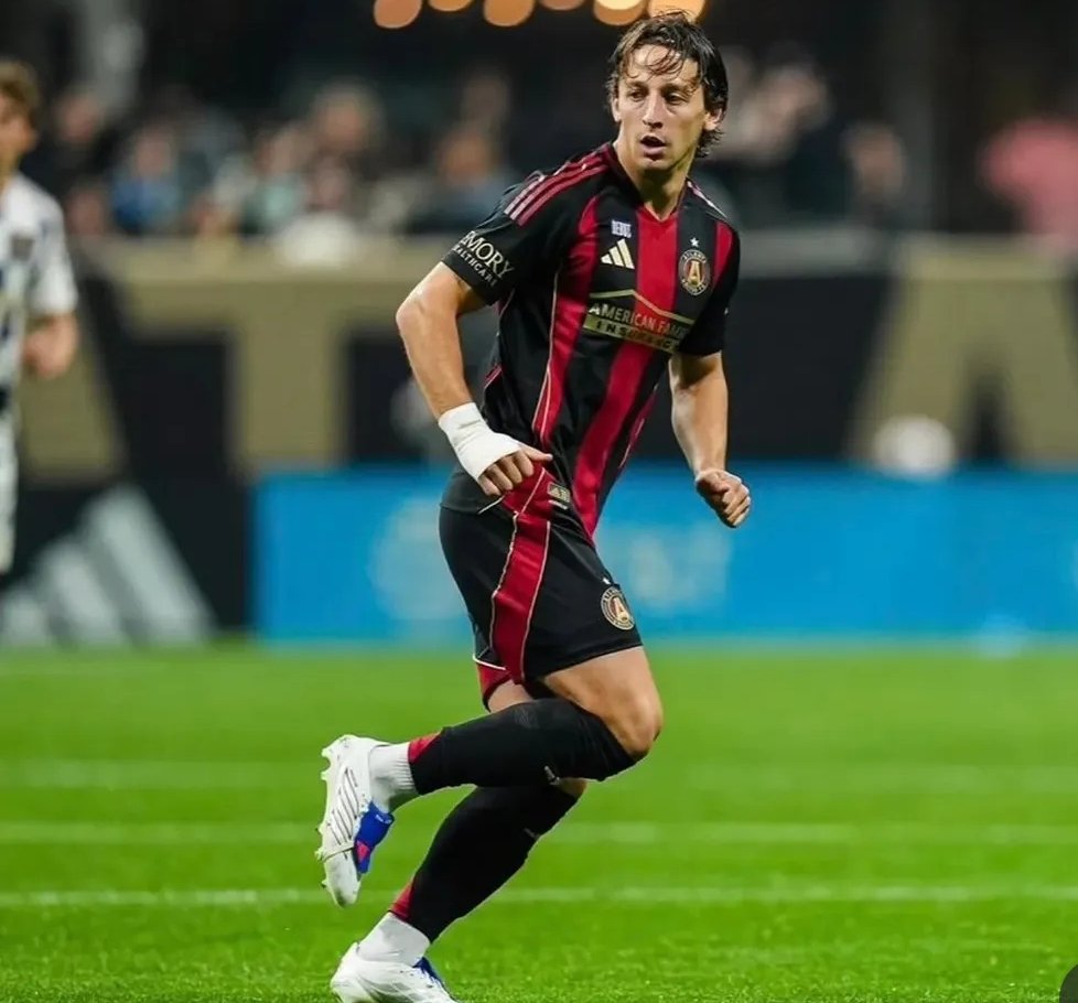 vicsostoa's tweet photo. Atlanta United negocia por Galarza
 
Matías Galarza Fonda, es sin duda una de las figuras excluyentes de la @Albirroja en el #mundialdefútbol2026. 

Según informaciones que surgen desde EE.UU., @ATLUTD negogia con River Plate la adquisición del pase del mediocampista paraguayo. https://t.co/u2OukFClZv