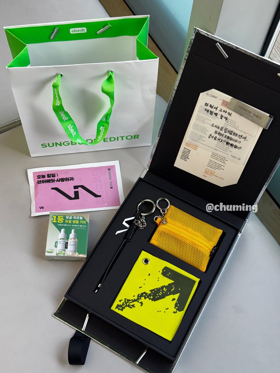 flamehanie's tweet photo. V8 mcountdown pre-recording gifts 🎁

- V8 keyring set kit (V8 logo keyring, mesh wallet, V8 fabric(?))
- SBEDT ampoule kit
- cooling gel patch
- V8 message paper + fanchant paper + V8 paper metal clip(?)
- V8 broadcast photocard

(cr. moonsafari112, chu_for_ming, shuuLime, 1woo_1001)