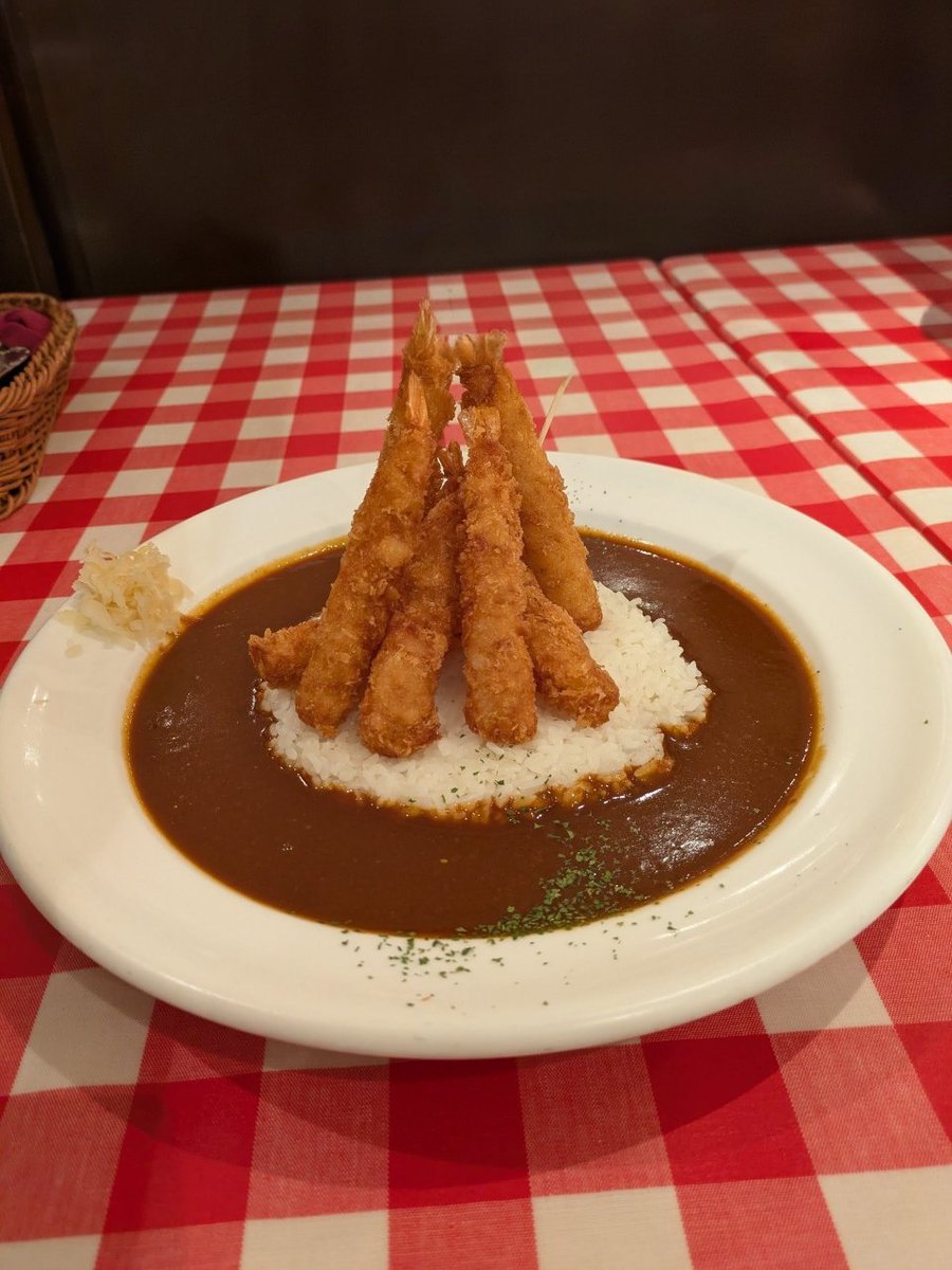 kkynn77's tweet photo. 赤クマ食堂

札幌へ出かけ
孫とデート

食事時間でしたので　何にしようか　
大丸レストラン街8階

ウロウロ　赤クマ食堂に入り　カレーを食べました

まあーボリュームたっぷり
孫はチキンカレー
婆ちゃんは海老フライカレー
ボリュームたっぷり
美味しかった https://t.co/2nqJv7itfi