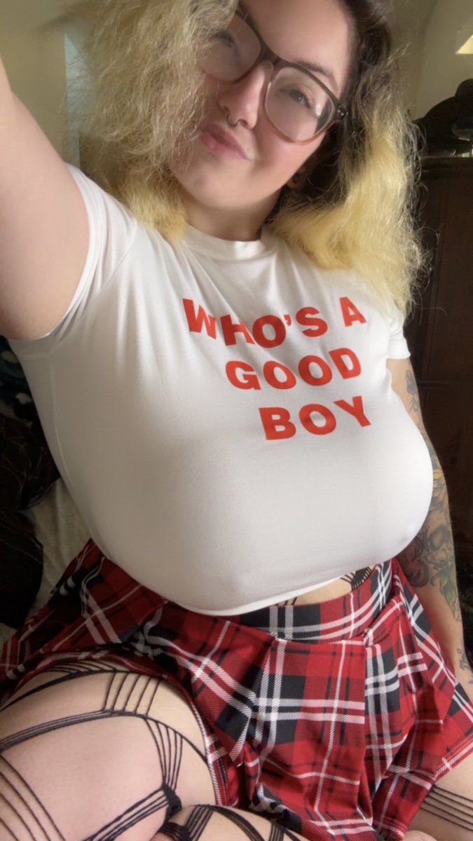 DavinaForYou's tweet photo. Who's a good boy? 😏 #onlyfans #newfit #goodboy https://t.co/3ieX80R19R