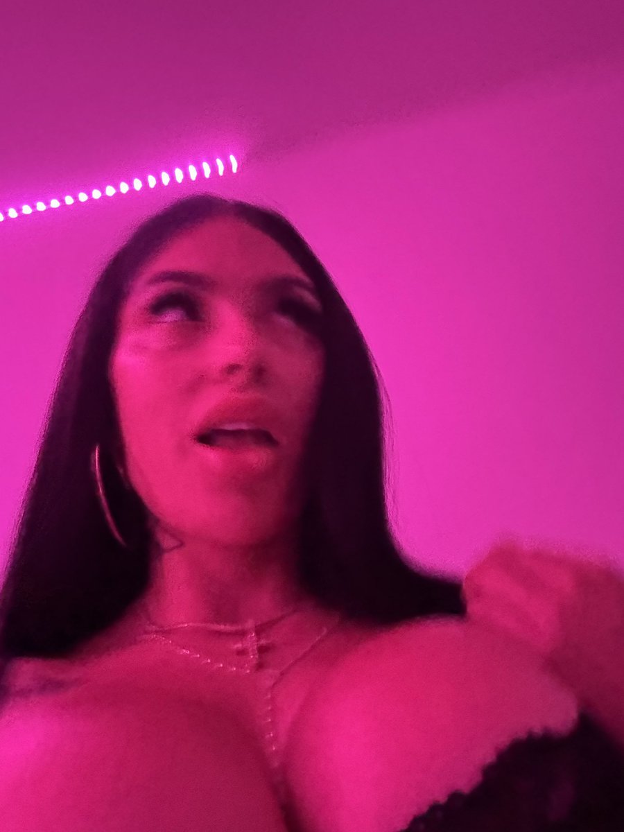 Emilyvee34's tweet photo. Wanna play ?
hmu… https://t.co/FDbmKIQPk4 https://t.co/AiiH4meiDg