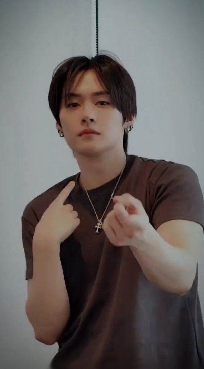 minholinonono's tweet photo. has #someone been lowkey bulking? or is it just my imagination? 🔥 https://t.co/MqDOClbSC3