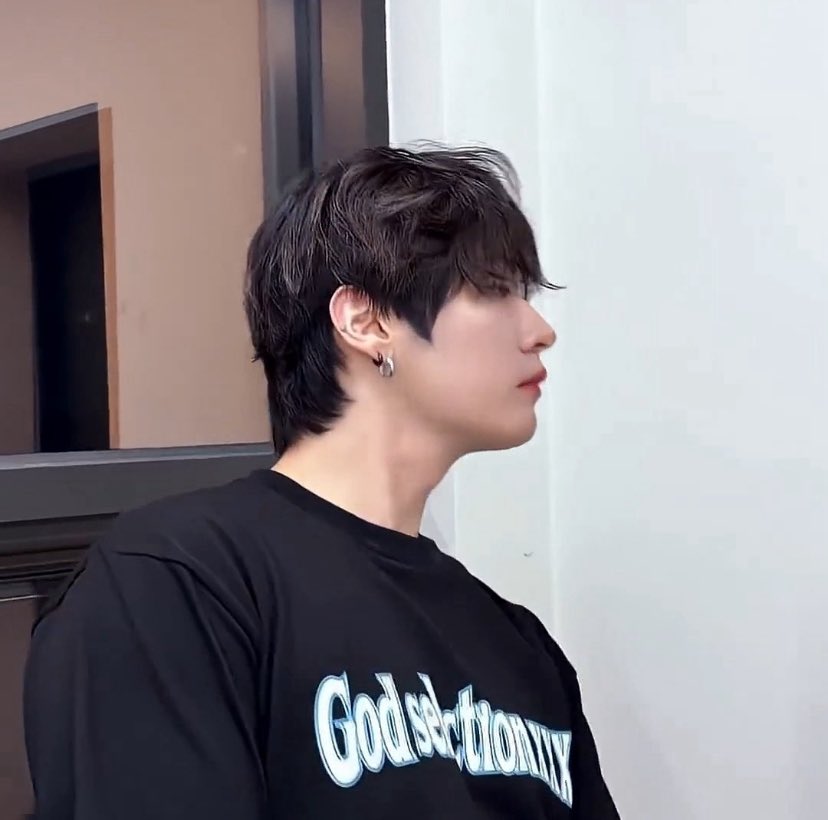 minholinonono's tweet photo. has #someone been lowkey bulking? or is it just my imagination? 🔥 https://t.co/MqDOClbSC3