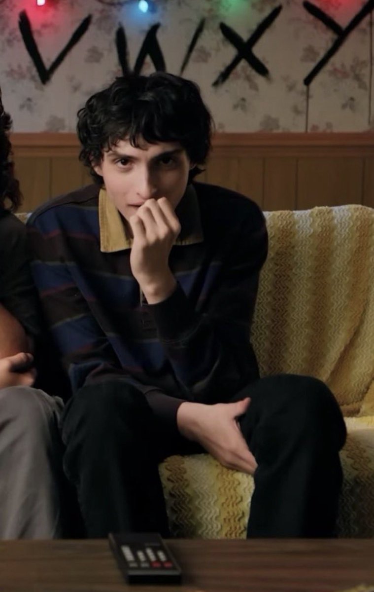 shlll28's tweet photo. me while watching s5 trying to catch any byler interaction https://t.co/uQh9tWplP8