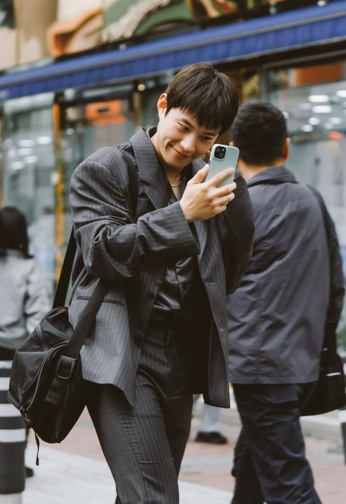 9wlm4's tweet photo. 잘생긴 사람은 일 덜하는 법 만들면 안되나~. 피곤한 아침. https://t.co/ff7WSyqfLf