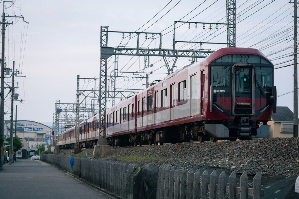 happyrail_018's tweet photo. 6/30 京都駅脱線事故、救援回送
近鉄京都線　EE28+VE74+8A06 https://t.co/LArX1LoB9i