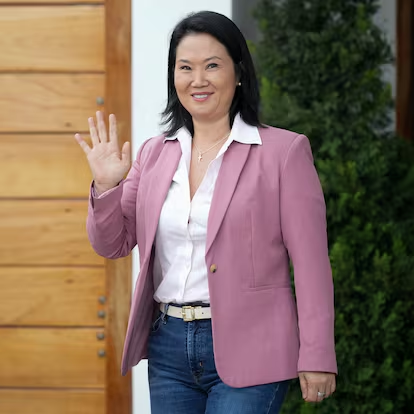 Adriel_Mzz's tweet photo. Orgullo ver cómo la libertad avanza: @KeikoFujimori gana en Perú y rechaza el comunismo. 

El pueblo peruano se suma al cambio que lidera @JMilei en la región. 

Ya no hay vuelta atrás. VIVA LA LIBERTAD CARAJO 🦁🇦🇷🇵🇪🙌 https://t.co/XfAVelHgEP