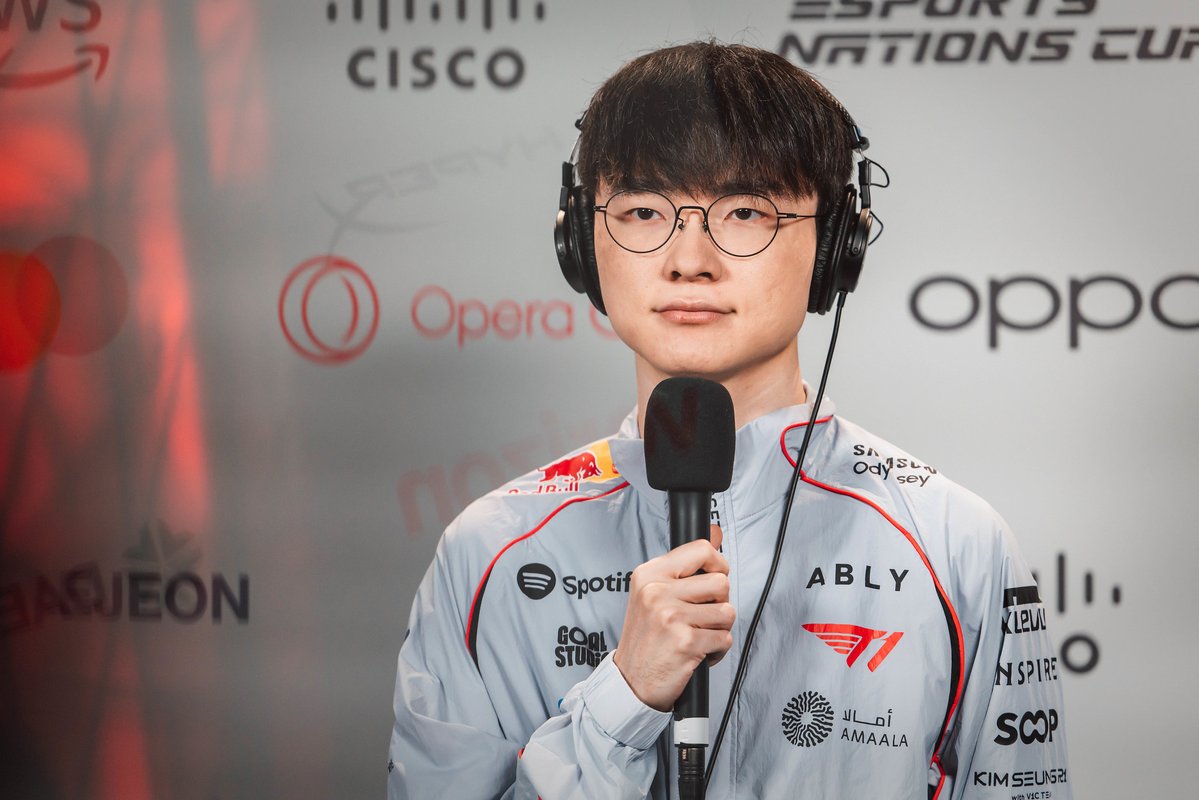 nandoshowww's tweet photo. Em Londres, 🇦🇷 Neon disse, em entrevista ao Hotspawn, que tinha 🇰🇷 Faker, 6x campeão mundial de LoL, como inspiração.

A lenda do LoL, também em entrevista ao Hotspawn, mandou uma "mensagem" ao jovem argentino:

"Acho que você deveria sempre pensar em seu próprio desempenho e pensar muito, muito profundamente em como você vai melhorar. Como você quer explorar outras coisas quando se trata de seu jogo e sempre ir experimentando e desenvolvendo. Eu acho que isso é a coisa mais importante"

Será que o menino Neon, MVP do Masters Londres, tá com MORAL?