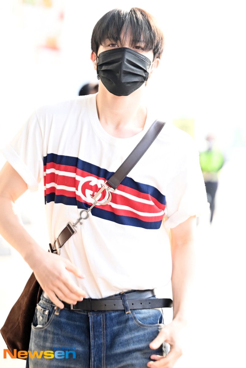 junghwanfeed's tweet photo. so junghwan newsen press photo 📸 safe skies, hwan!  #소정환 https://t.co/yo1G8xZh6l