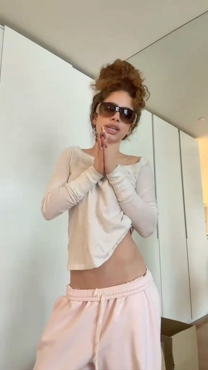dlsness's tweet photo. They 100% bodycheck https://t.co/5W2LA52eCd