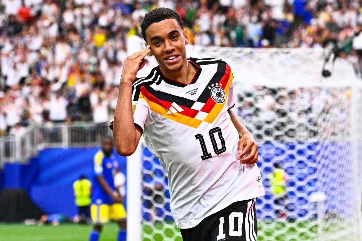 thebelguinha's tweet photo. 🇩🇪Jamal Musiala se despede da Copa do Mundo, sendo o 3º jogador com mais dribles completados por 90 minutos.

Tudo isso, jogando fora de posição, na temporada que voltou de lesão gravíssima.

O próximo treinador da Alemanha precisa montar a seleção em torno dele, na sua posição de ofício.

Jogador especial.