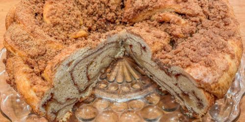 FluxingWell's tweet photo. Swirls of sugar, spice, and buttery layers make this cinnamon babka cake an irresistible treat for breakfast, brunch, or dessert. Get the easy recipe made with bread machine dough! https://t.co/quSywAt9iX #babka #babkabread #breadmachinedough #recipeoftheday #streuseltopping https://t.co/wNdpGYXUmA