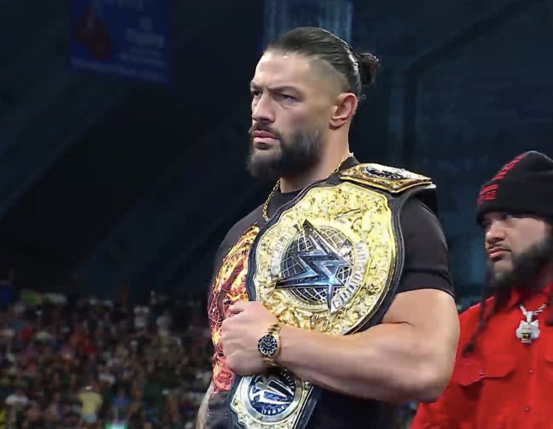 FadeAwayMedia's tweet photo. ROMAN REIGNS STARING DOWN SETH ROLLINS

HERE WE GO 

#WWERAW https://t.co/afLKZmhZCO