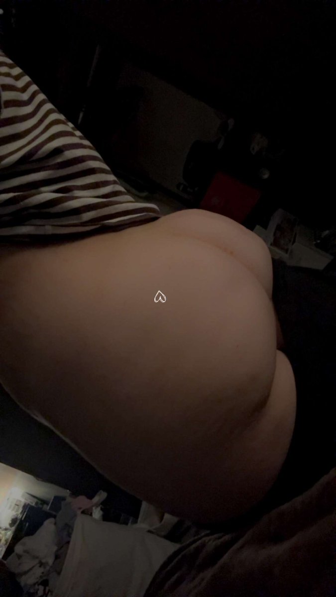 blabowabo's tweet photo. Cuck decided to show off his girlfriend, I think most people would appreciate a fat ass like this. Dm to expose irl or gf https://t.co/aQEnh1pM0I