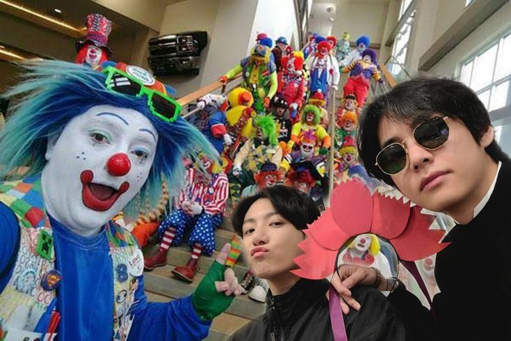 yxx_gx's tweet photo. Yo y todas las que nos quedamos esperando el bangtan bomb de bts en las luchas en México 🤡 https://t.co/P98pULiFV0