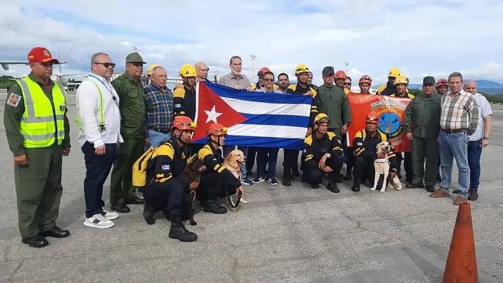 MelenaCam's tweet photo. FUERZA para la querida Venezuela 🇨🇺🇦🇲 https://t.co/18bCgpksnL