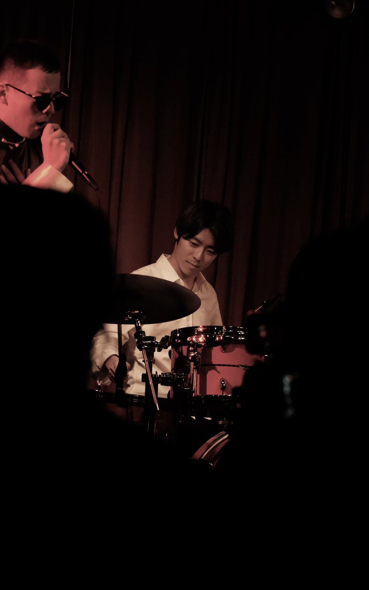 usjminaaa's tweet photo. おにーさんのドラムがほんとーーにだいすきで🥁
めちゃくちゃ贅沢な時間だったな〜と思い返してにこにこ、💭 https://t.co/IvrMRLKEQm