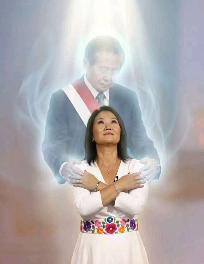 el_analista2020's tweet photo. Este fue el motivo de su victoria. 
Tuvo el apoyo del más grande desde el cielo. 
Gracias por iluminarnos, don Alberto, y ayudarnos a evitar que el comunismo asesino llegue al poder. 
Alberto Fujimori sigue domando zurdos desde el paraíso. https://t.co/Nd5Wl2ks2o