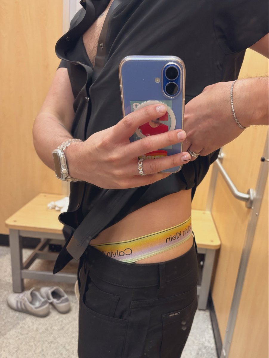 shrobertin's tweet photo. Las nalgas si se las debo. https://t.co/zARTvSPoxK