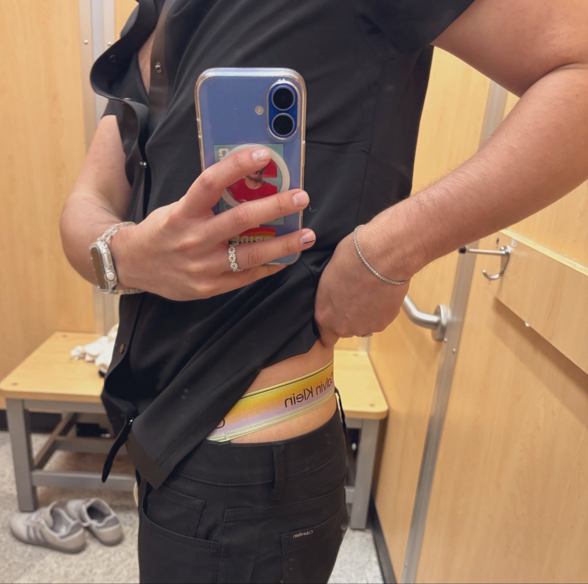 shrobertin's tweet photo. Las nalgas si se las debo. https://t.co/zARTvSPoxK