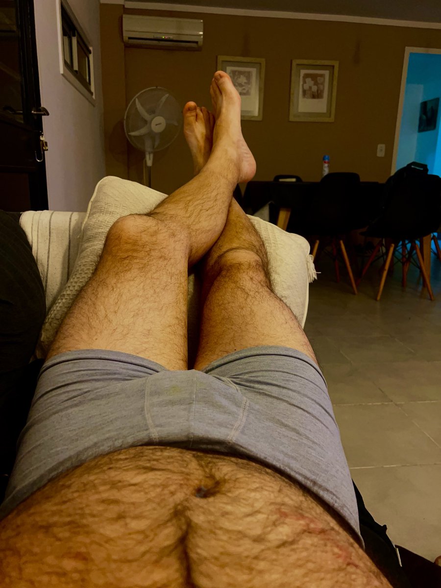 elocorober's tweet photo. Llegar a casa, prender la calefacción para tirarte en el sillón semi en bolas no tiene precio… para el resto existe tu imaginación bb. 
Qué tengas una linda noche 🌙😃 https://t.co/hVy1wghpAi