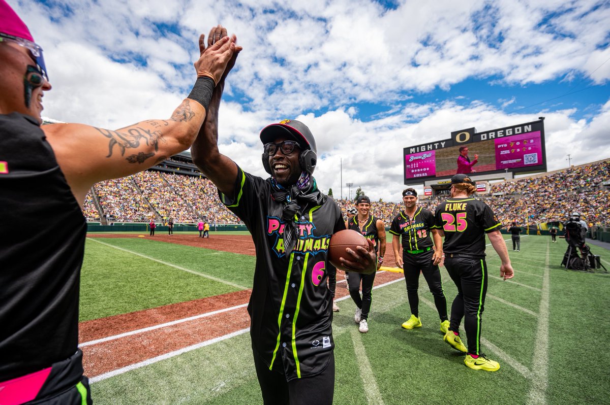 ThePrtyAnimals's tweet photo. Eugene, your energy was INSANE 🤯 We still have chills thinking about every moment we shared at Autzen Stadium! We knew Oregon liked to party but this was unlike anything we’ve ever seen… you could say this weekend made us wanna SHOUT 😉 https://t.co/wEsn3AMO93