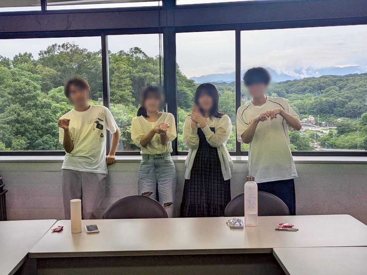 cyuratama's tweet photo. 6月の活動報告☔️

6月1,4,5日→新歓交流会✨
カードゲームを使って交流会をしました。お題について誰が何を言ったのか記憶するのは大変でしたが、みんなで考えながらゲームができました。多くの1年生と交流ができ、楽しく活動できました！

#手話サークル　#ちゅらたま https://t.co/eaqT7x7U2t