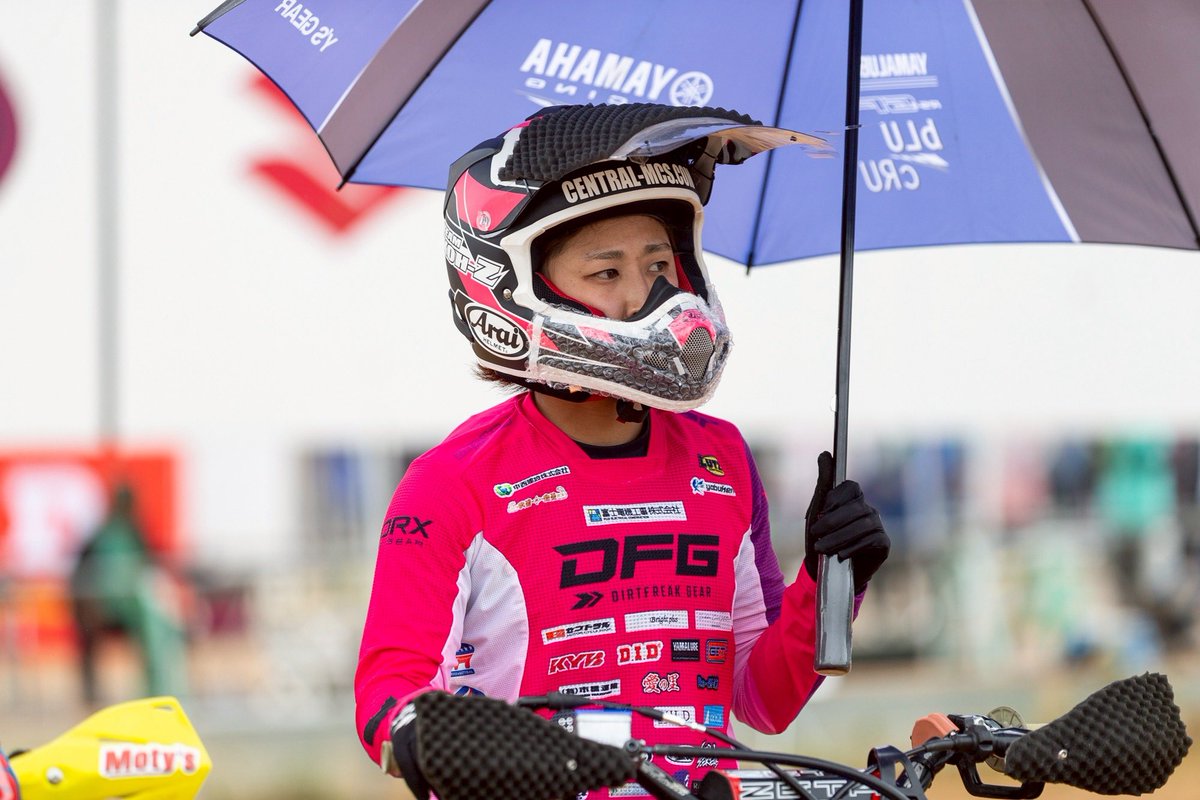 team_koh_z's tweet photo. 全日本選手権 第5戦 中国大会

結果：3位

金曜日の雨の影響でスケジュールが変更となり、土曜日の予選は中止。日曜日もタイムアタック予選がなく、決勝レースのみで行われました。

今大会もたくさんの応援、本当にありがとうございました！

悔しい結果となりました。

このレースをターニングポイントにしたいという思いで準備をしてきましたが、自分のミスで転倒してしまい、優勝のチャンスを逃してしまいました。

調子が良かっただけに本当に悔しいです。応援してくださった皆さんには申し訳ない気持ちでいっぱいです。

すぐに北海道大会があるので、次戦こそ笑顔で終われるよう全力で頑張ります。🔥🔥

引き続き応援よろしくお願いします！📣🙇🏻‍♀️

スポンサー各社の皆様、現地で応援してくださったファンの皆様、そしてSNSで熱いコメントを送ってくださった皆様、本当にありがとうございました！