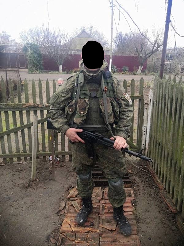 xaendau's tweet photo. US double mag pouches on some random ass load bearing vest on molit, 2022 https://t.co/C8XbGCyDY3