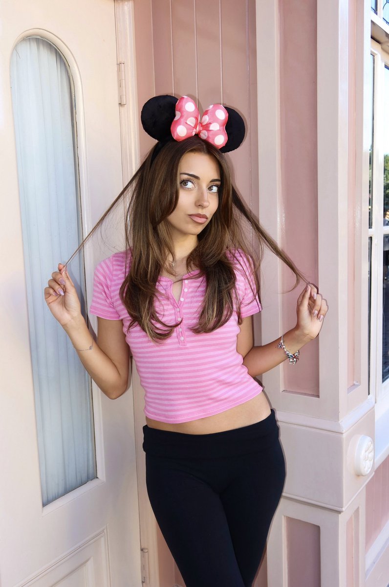 officialslayeas's tweet photo. 🏰💖🐭🫧 https://t.co/NtACimWcDU