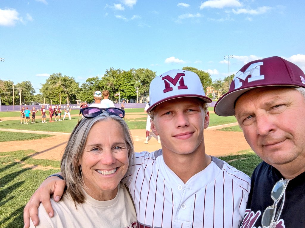David_M_Ryan's tweet photo. Senior Night  @MVMustangBB. Takes strong commitment &amp; love of the game to finish this sport in HS.  L-R #2 Landon Wilson, #15 Drew Thurn, #17 Cael Foreman, &amp; #1 Mikey Ryan. Seniors Foreman &amp; Thurn combined for perfect game in 15-0(4) W tonight over South Tama. Nice work @5m_ryan https://t.co/Zs26LO4dfI