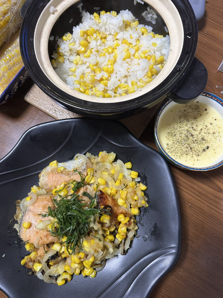 eMipo10's tweet photo. もろこし尽くし
・とうもろこしご飯
・コーンスープ
・鮭とジャガイモとコーンのちゃんちゃん焼き

当たり前だけど、コーン缶とは別格のおいしさ https://t.co/lAOmKGSWWb