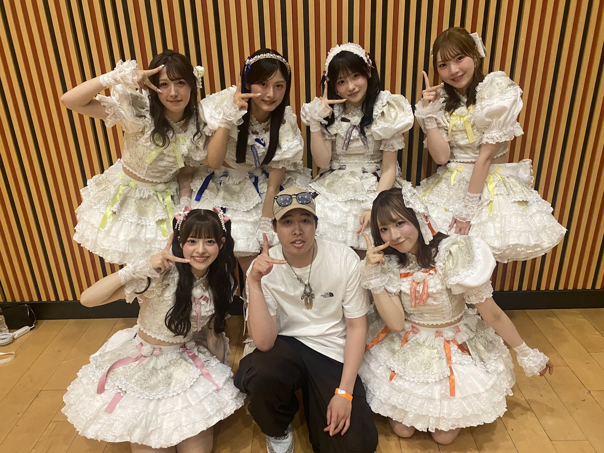 rika_ichi_noa's tweet photo. おと、デビューおめでとう🎉
おかえり😌待ってたよ😤
おとの声聞いた瞬間に天を仰いだのは内緒で🤫
イメチェンしてさらに可愛くなった親友ちゃん🥹
黒髪イメージなのにしっかり似合ってる🤭
スタッフさん知ってる人ばっかりで俺もただいまーって感じやった笑

 #ルミエト
 #夏八木音羽 https://t.co/3l7GTSXvL6