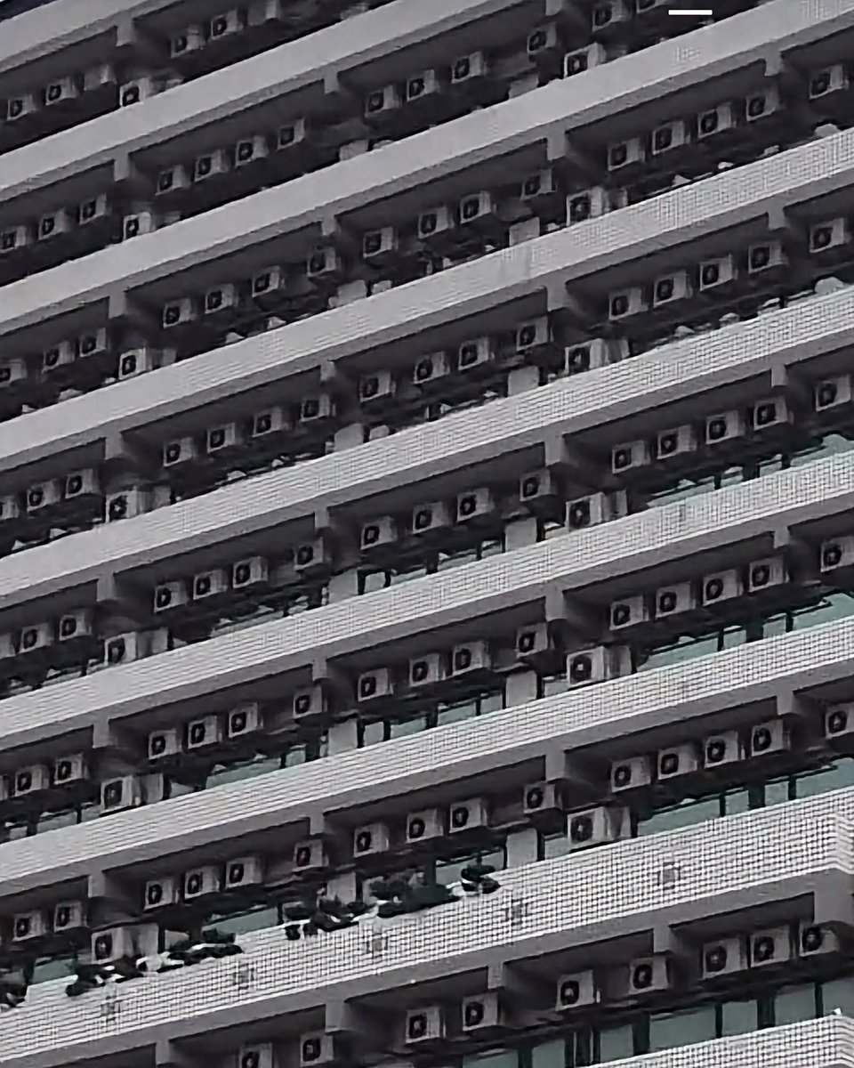1stepAndleeb's tweet photo. Glimpse of Future 😒
292 AC UNITS ON ONE FACADE.
--Tainan, Taiwan
#heatwave #globalwarming #summer #temprature https://t.co/qA2tTsouUL