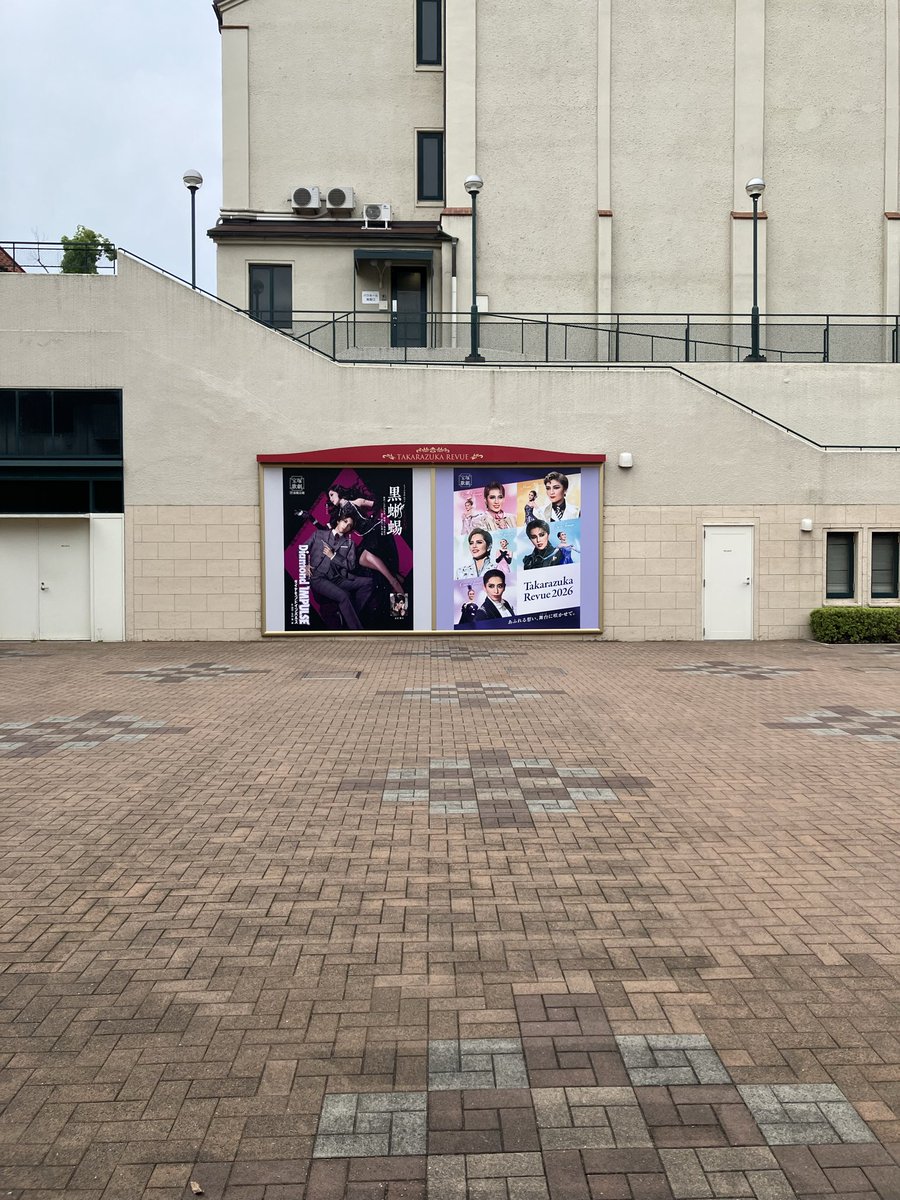 mugicyanome's tweet photo. 11時公演見るのに早く着きすぎる人 https://t.co/B32osvdPE9