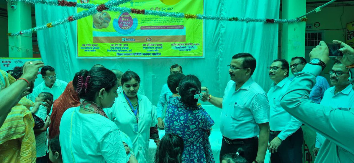 dmJalaun's tweet photo. राष्ट्रीय पल्स पोलियो अभियान 2026 के तहत जिला महिला चिकित्सालय उरई परिसर में स्थापित पोलियों बूथ का शुभारंभ  जिलाधिकारी राजेश कुमार पाण्डेय द्वारा 0 से 05 वर्ष आयु वर्ग के बच्चों को पोलियो की 02 बूंद ड्रॉप पिलाकर किया गया साथ ही नवजात शिशुओं/बच्चों को पोलियो की दवा दिलाये जाने हेतु संबंधित को निर्देश दिये।