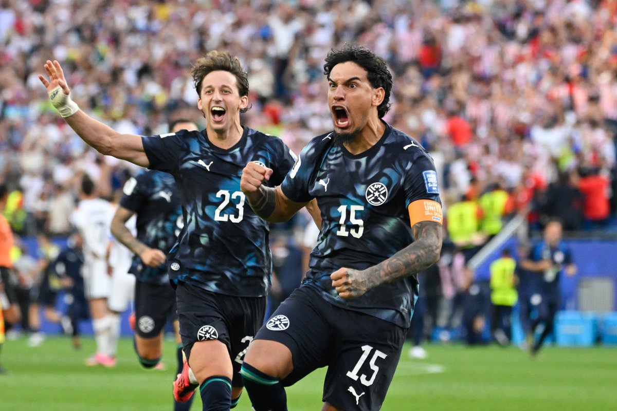 ActuFoot_'s tweet photo. 🚨🚨 L'AMÉRIQUE DU SUD ROULE SUR L'EUROPE DEPUIS LE DÉBUT DE CE MONDIAL !!! 🤯🔥

✅ Paraguay 🇵🇾 1-0 vs Turquie
✅ Argentine 🇦🇷 2-0 vs Autriche 
✅ Brésil 🇧🇷 3-0 vs Écosse 
✅ Équateur 🇪🇨 2-1 vs Allemagne
❌ Uruguay 🇺🇾 0-1 vs Espagne
🤝 Colombie 🇨🇴 0-0 vs Portugal 
✅ Paraguay 🇵🇾 1-1 vs Allemagne 

DINGUE.
