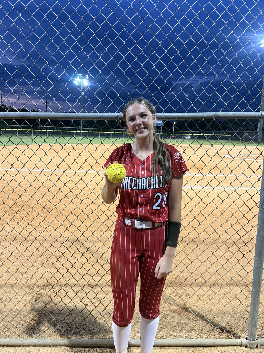 FCFL2930's tweet photo. Our #28 @MBurnsed2029 (2029 RHP/1B) hit her first OTF๐ฃ in the Florida PGF Community Network June Team Camp yesterday. Proud of you Madison, Keep swinging hard!! #FCSTRONG @ExtraInningSB @LineDsoftball https://t.co/JWCDbgmnDl