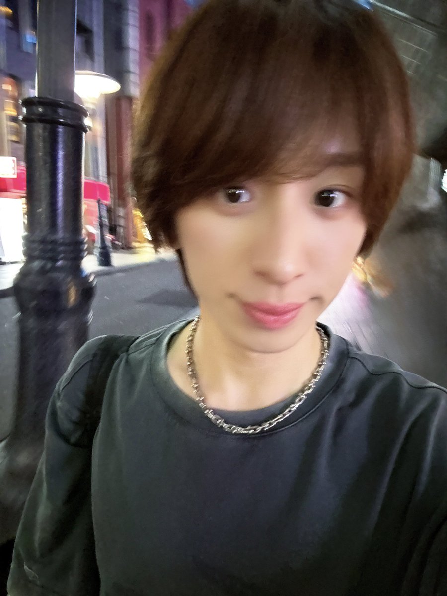 tsubasa_matsuri's tweet photo. おはようございます☀

昨日はQさま!!の応援ありがとうございました🥲

本当に沢山の方がテレビを観て
応援してくれていたんだなと反響をみて
とっても感じました🥹

MATSURIとして紅白に出たり、武道館にいきたいという夢もありますが、
小野寺翼として叶えたい夢も沢山あって、
僕は欲張りなので全部叶えます✨笑

まだまだ未熟なのでコツコツ努力します！
コツコツが勝つコツ！
とダンスの先生が言ってました❤️‍🔥笑
(このフレーズ大好き)

てなわけで、
今日も明治座公演頑張ってきます！

僕の成長記録は個人ファンクラブ
B4NDが1番リアルに感じられるので
おすすめです^ ^

毎日沢山連絡してるから
気になってる方は是非登録してね♪

🔗 https://t.co/kQj9C44fYm