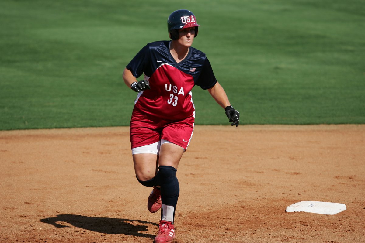 USASoftball's tweet photo. 🌟🇺🇸 𝑺𝒕𝒂𝒄𝒆𝒚 𝑵𝒖𝒗𝒆𝒎𝒂𝒏

A 𝒑𝒐𝒘𝒆𝒓𝒉𝒐𝒖𝒔𝒆 behind the plate, Nuveman became one of the most decorated catchers in softball history!

#LegendsOfTheGame | #USASoftball https://t.co/hXodVdvTcX