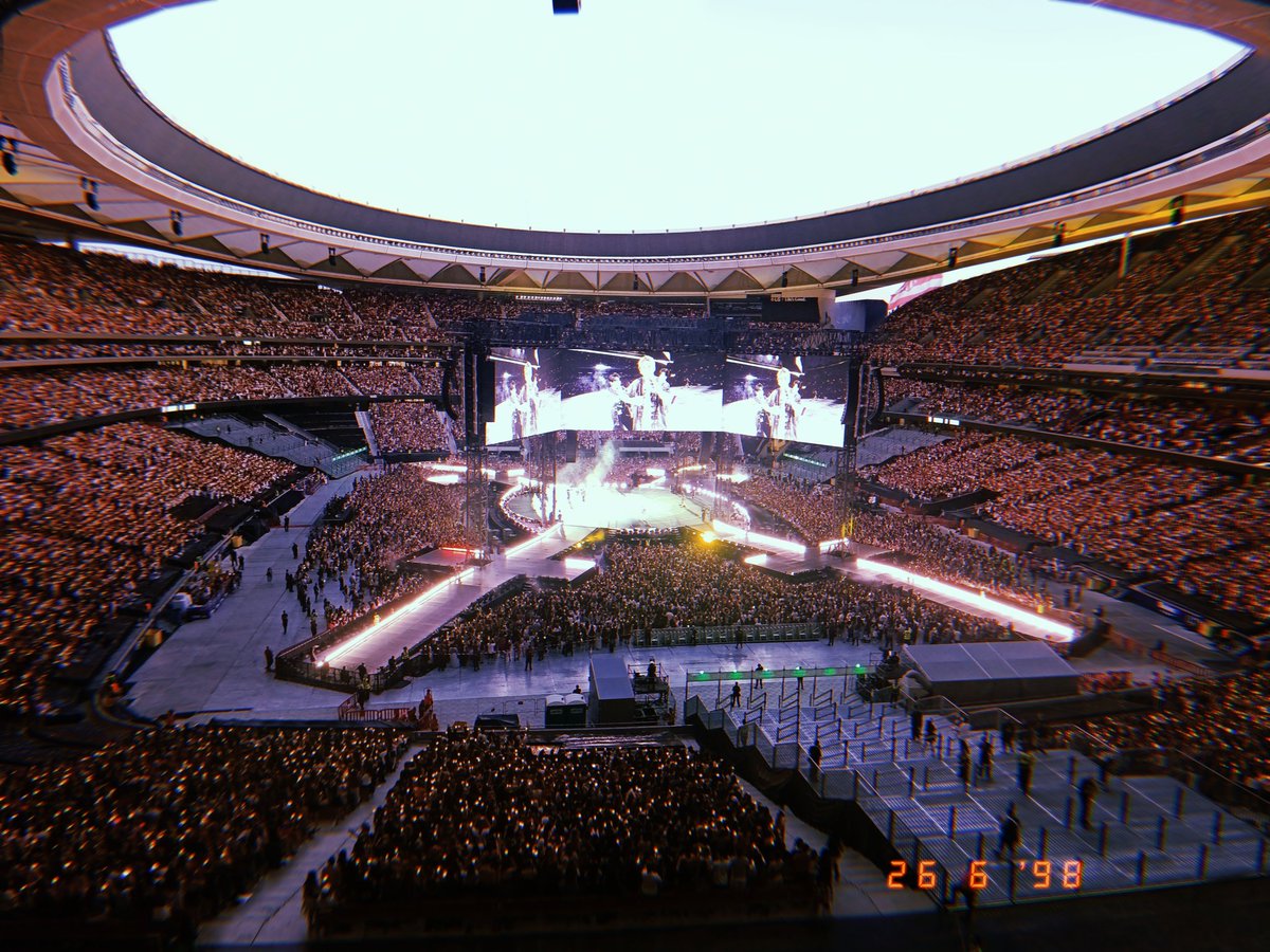 tatiboot's tweet photo. madrid 26.06.26 bts https://t.co/XnjgHcHiSx